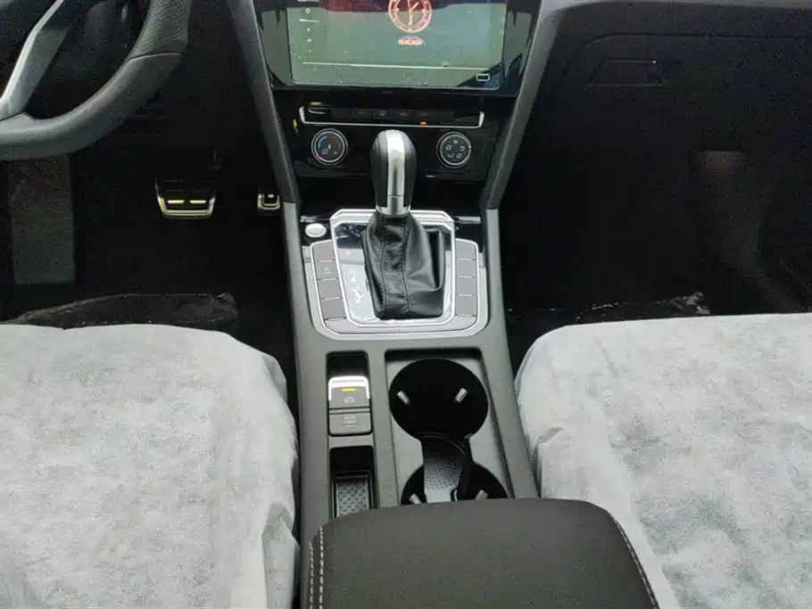 VOLKSWAGEN MAGOTAN 2023