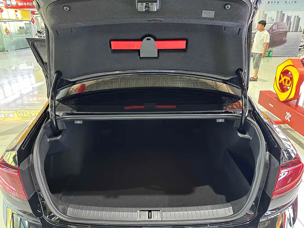 VOLKSWAGEN MAGOTAN 2023