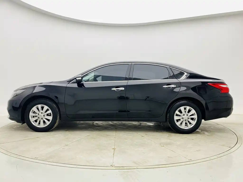 NISSAN TEANA 2018