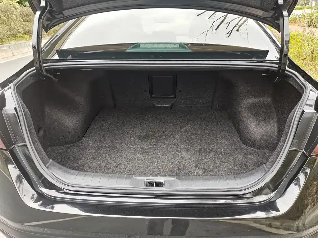 NISSAN TEANA 2019