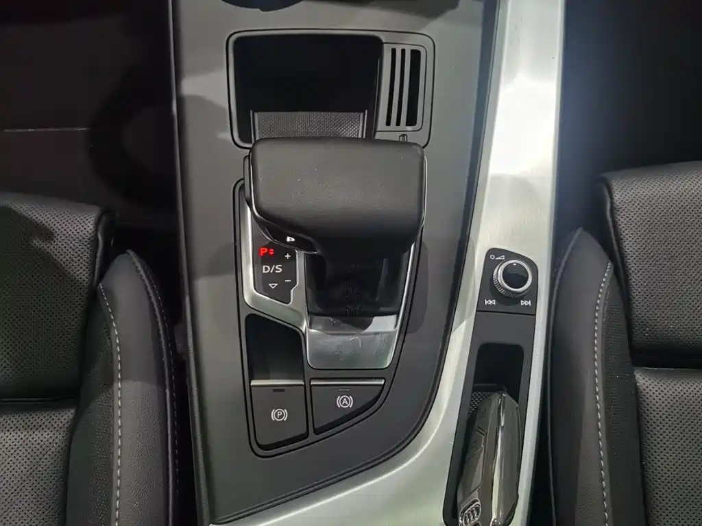AUDI A4L 2022