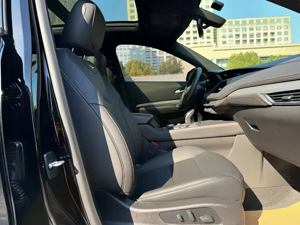 CADILLAC XT4 2021