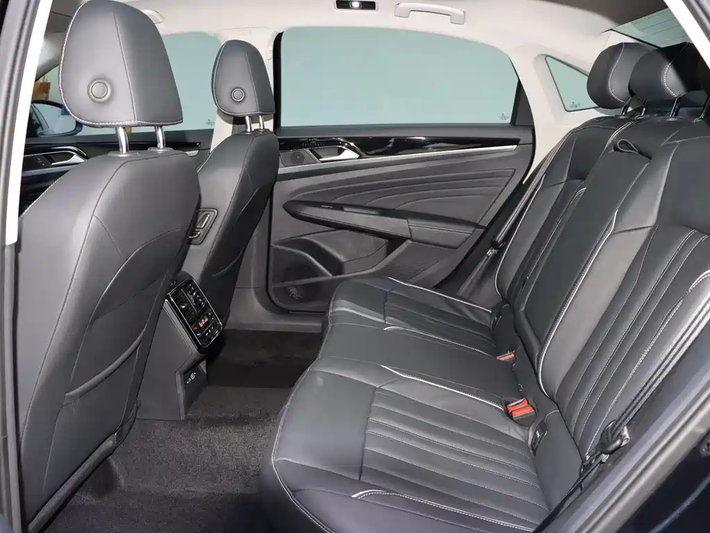 VOLKSWAGEN PASSAT 2024