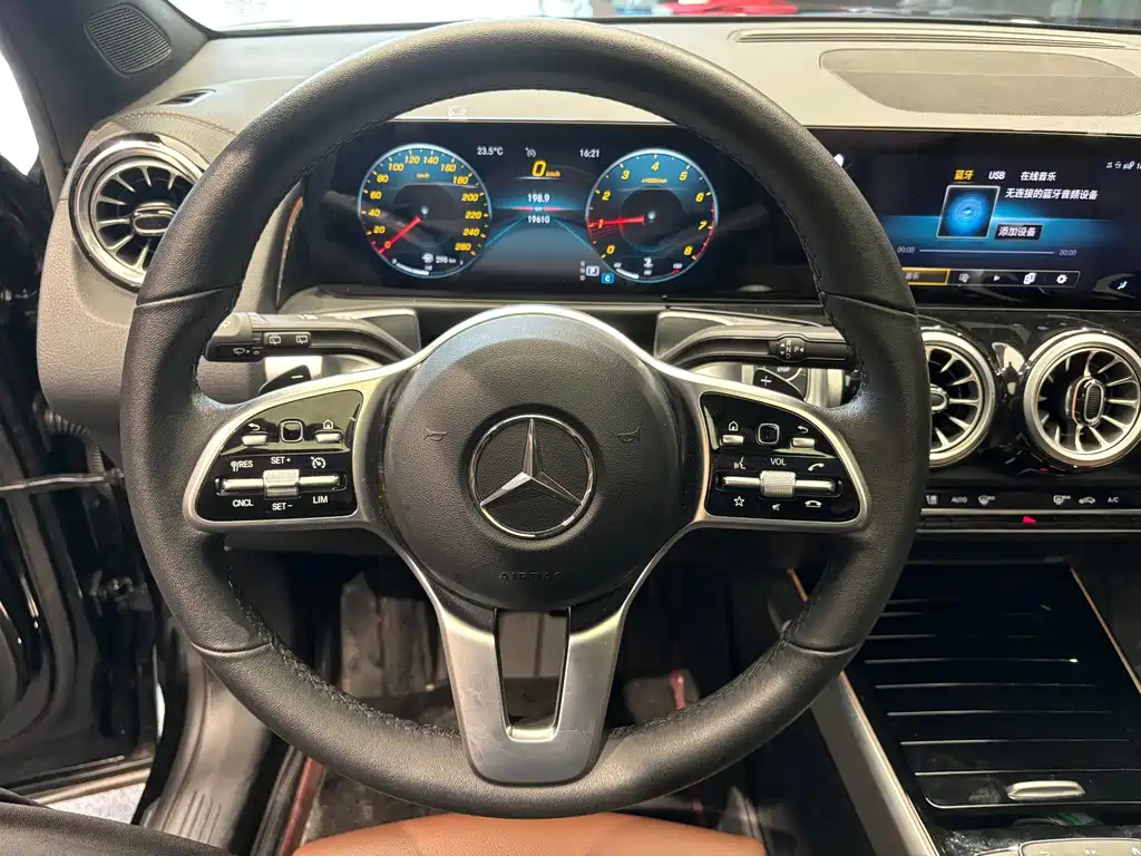 MERCEDES BENZ GLB 2021