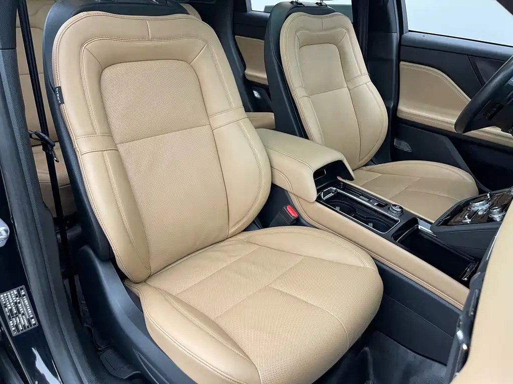 LINCOLN ADVENTURER 2021