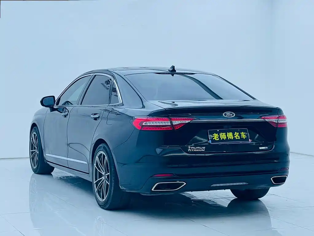 FORD TAURUS 2020