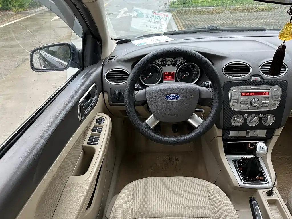 FORD FOCUS 2011