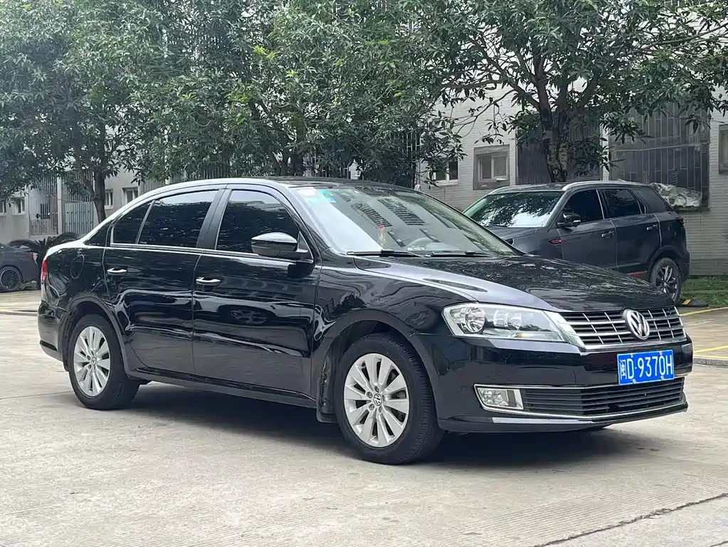 VOLKSWAGEN LAVIDA 2015