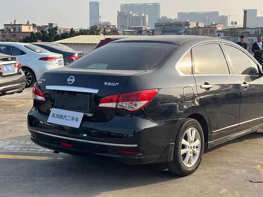 NISSAN SYLPHY 2015