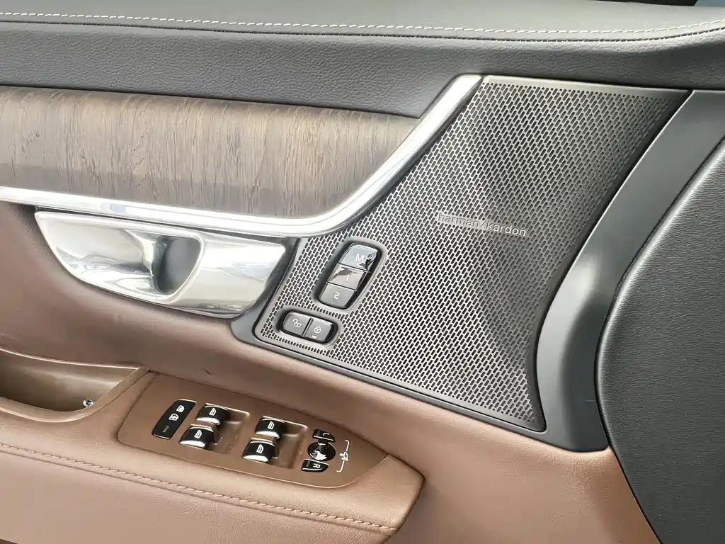 VOLVO S90 2023