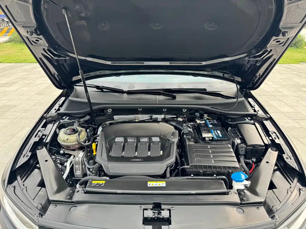 VOLKSWAGEN MAGOTAN 2022