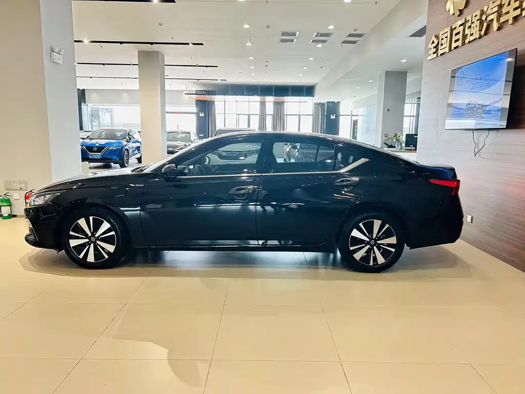 NISSAN TEANA 2022