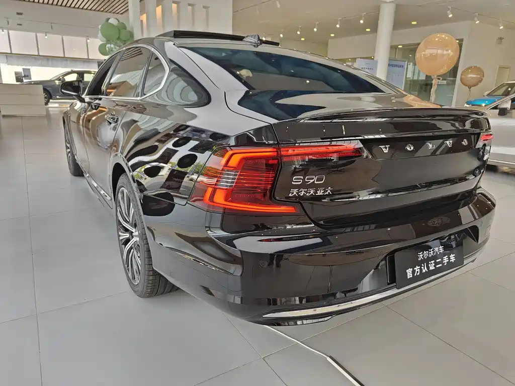 VOLVO S90 2022