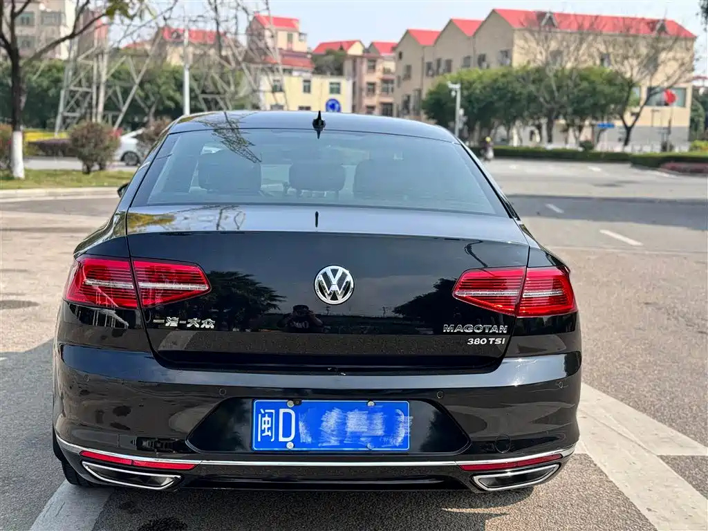 VOLKSWAGEN MAGOTAN 2018