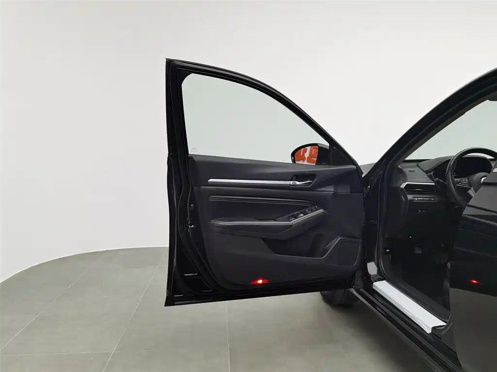 NISSAN TEANA 2020