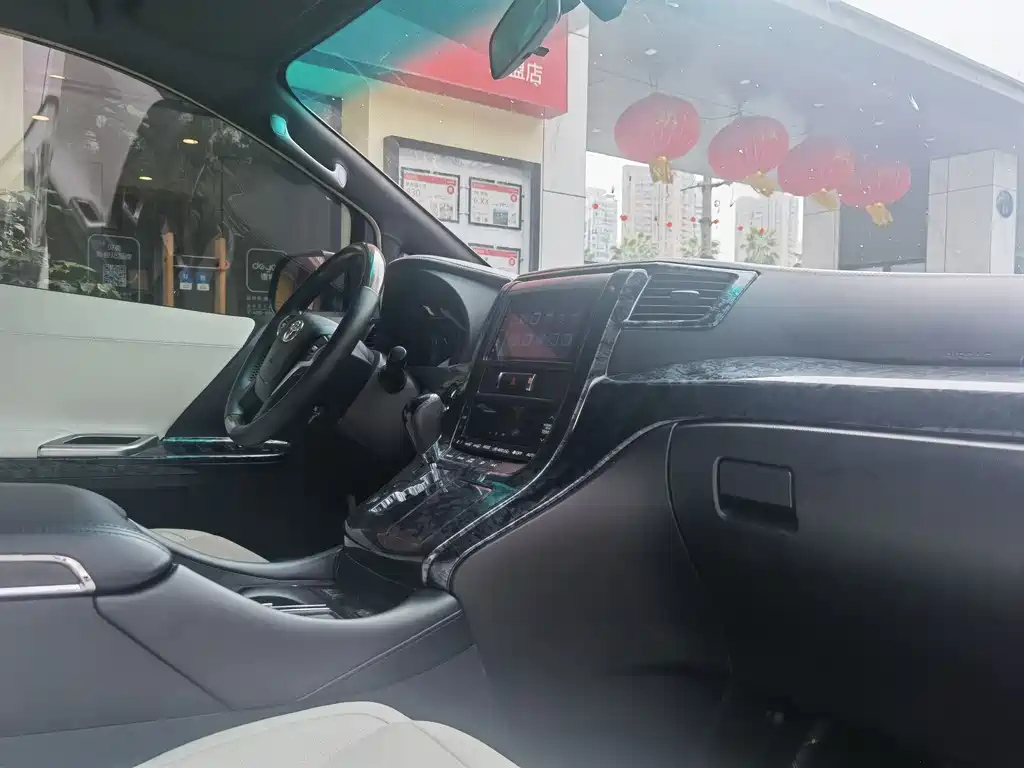 TOYOTA ALPHARD 2012