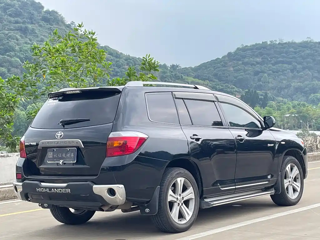 TOYOTA HIGHLANDER 2010