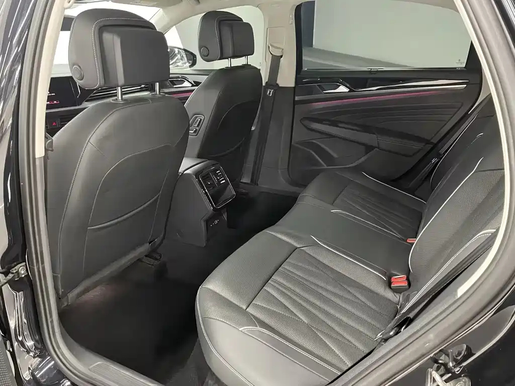 VOLKSWAGEN PASSAT 2022
