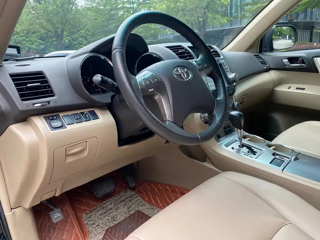TOYOTA HIGHLANDER 2011