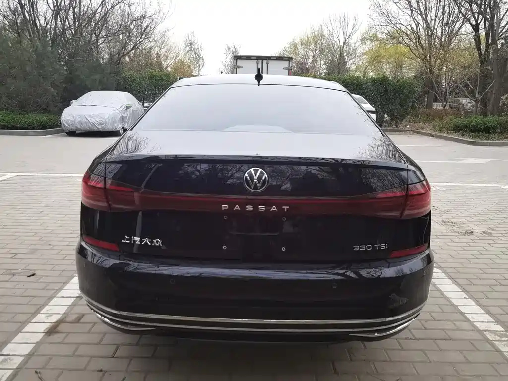 VOLKSWAGEN PASSAT 2023