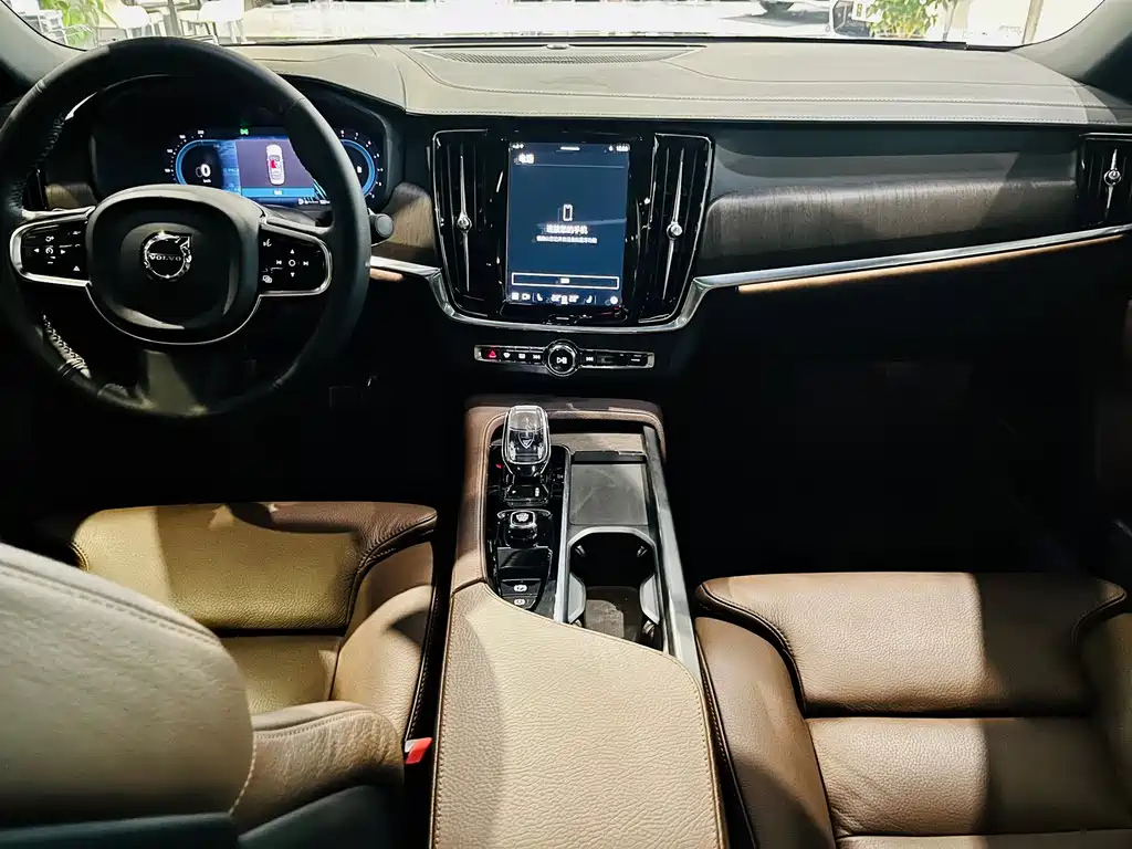 VOLVO S90 2022