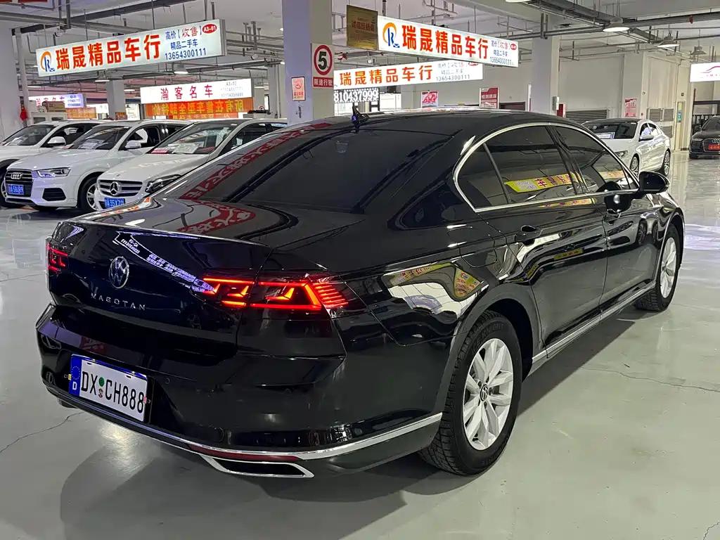 VOLKSWAGEN MAGOTAN 2022