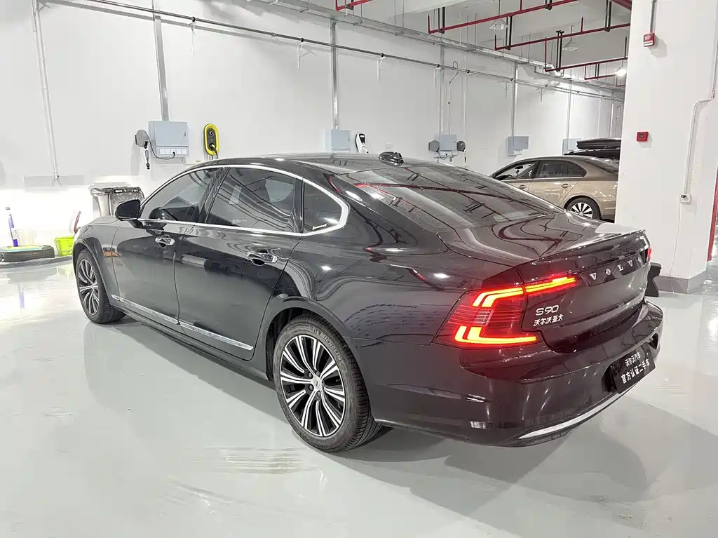 VOLVO S90 2021