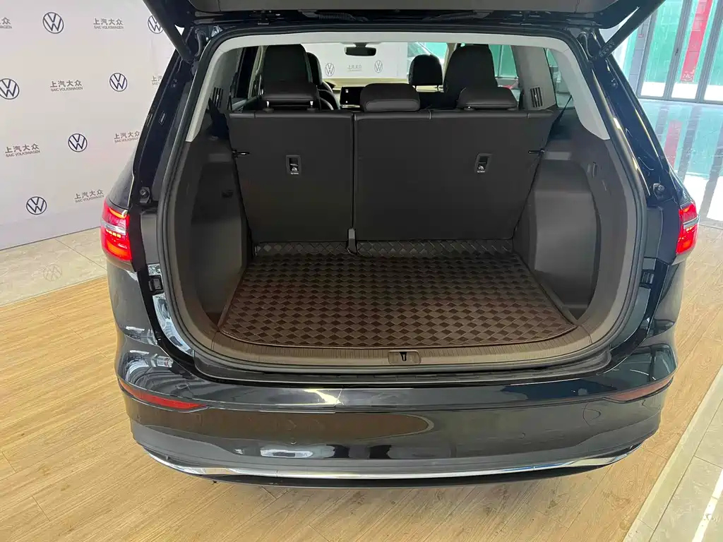 VOLKSWAGEN VILORAN 2023