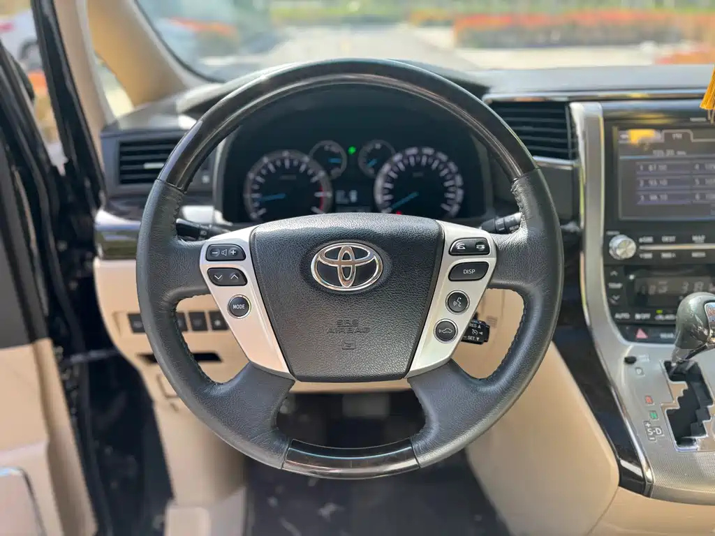 TOYOTA ALPHARD 2012