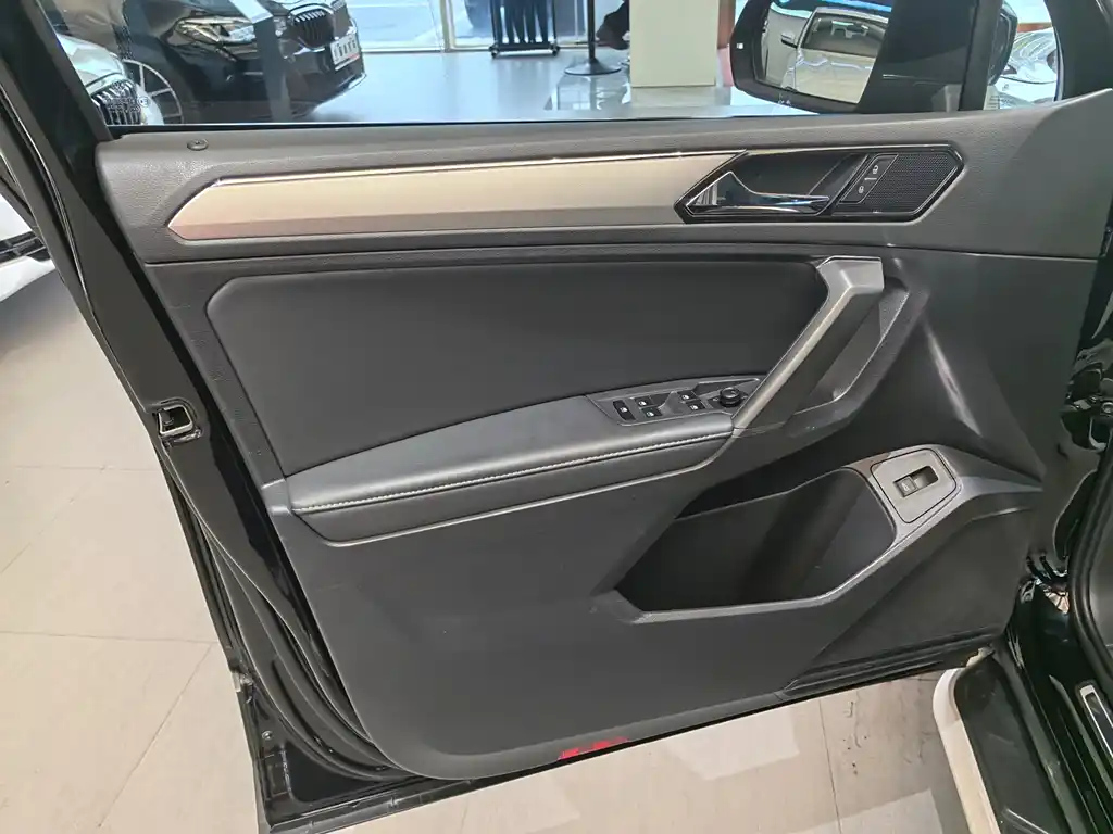 VOLKSWAGEN TIGUAN L 2019