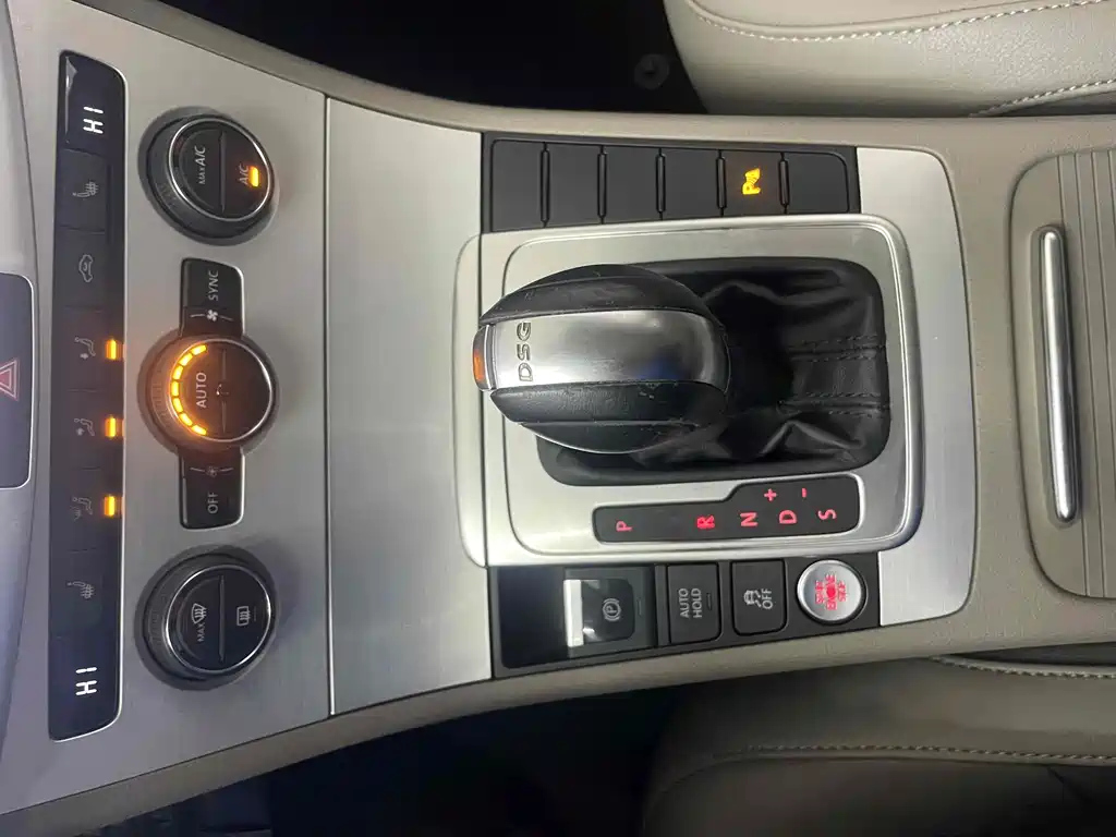 VOLKSWAGEN MAGOTAN 2015