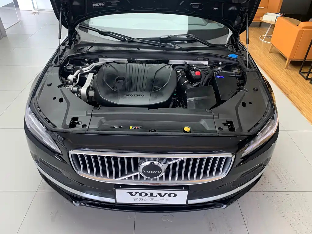 VOLVO S90 2023