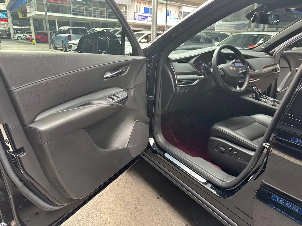 CADILLAC XT4 2021