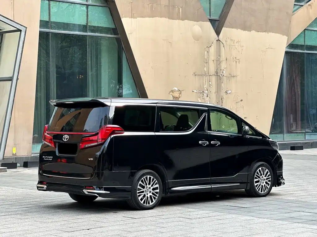 TOYOTA ALPHARD 2017