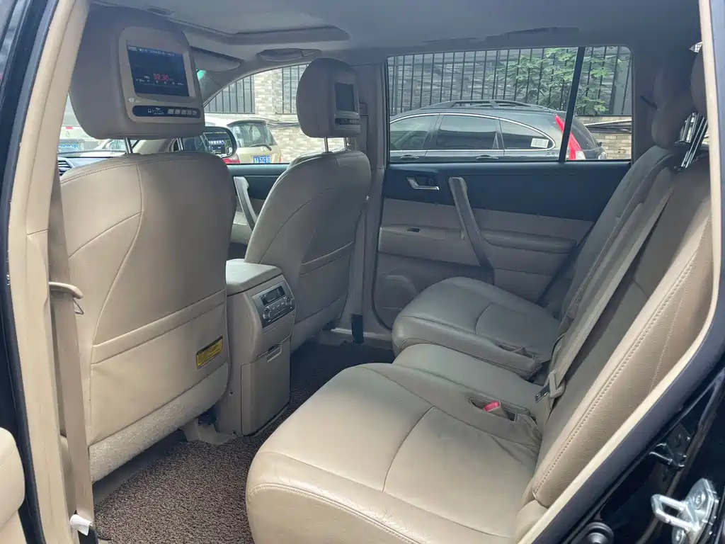 TOYOTA HIGHLANDER 2011