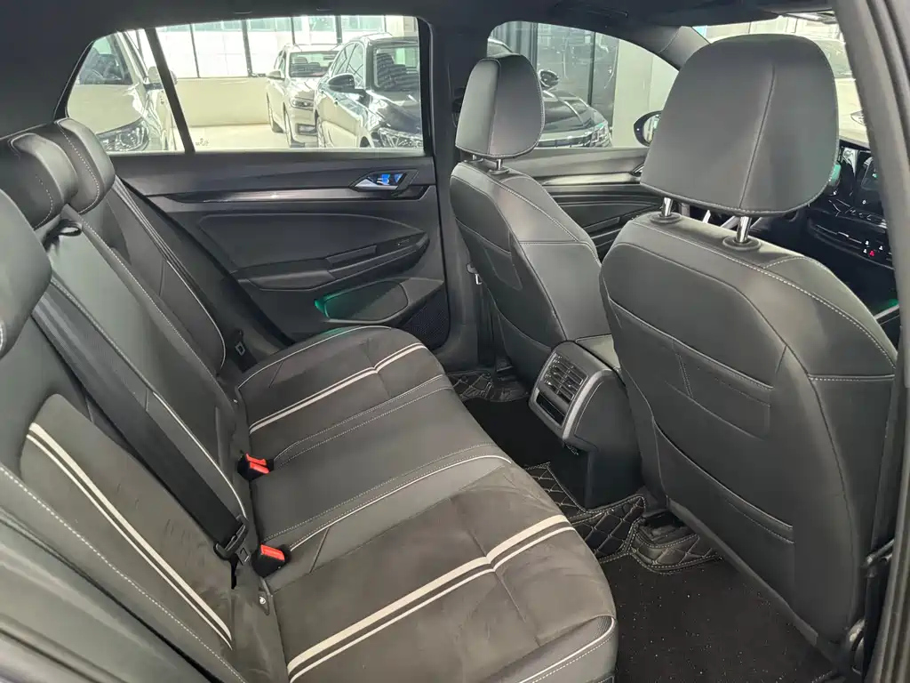 VOLKSWAGEN GOLF 2021