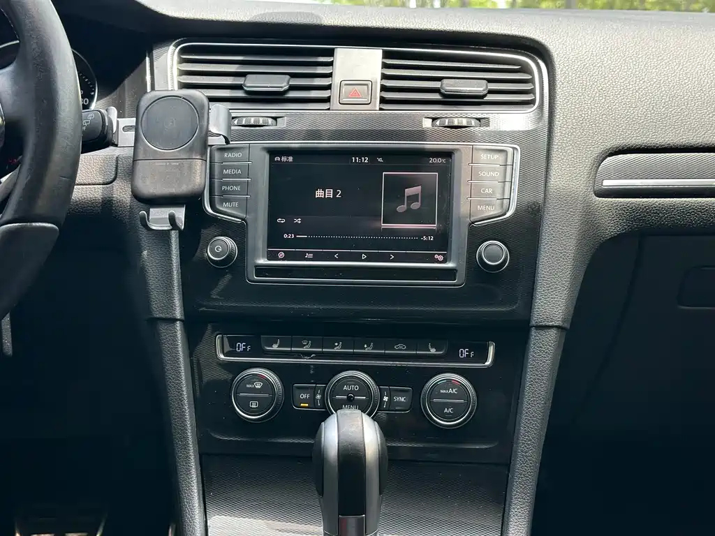 VOLKSWAGEN GOLF 2016