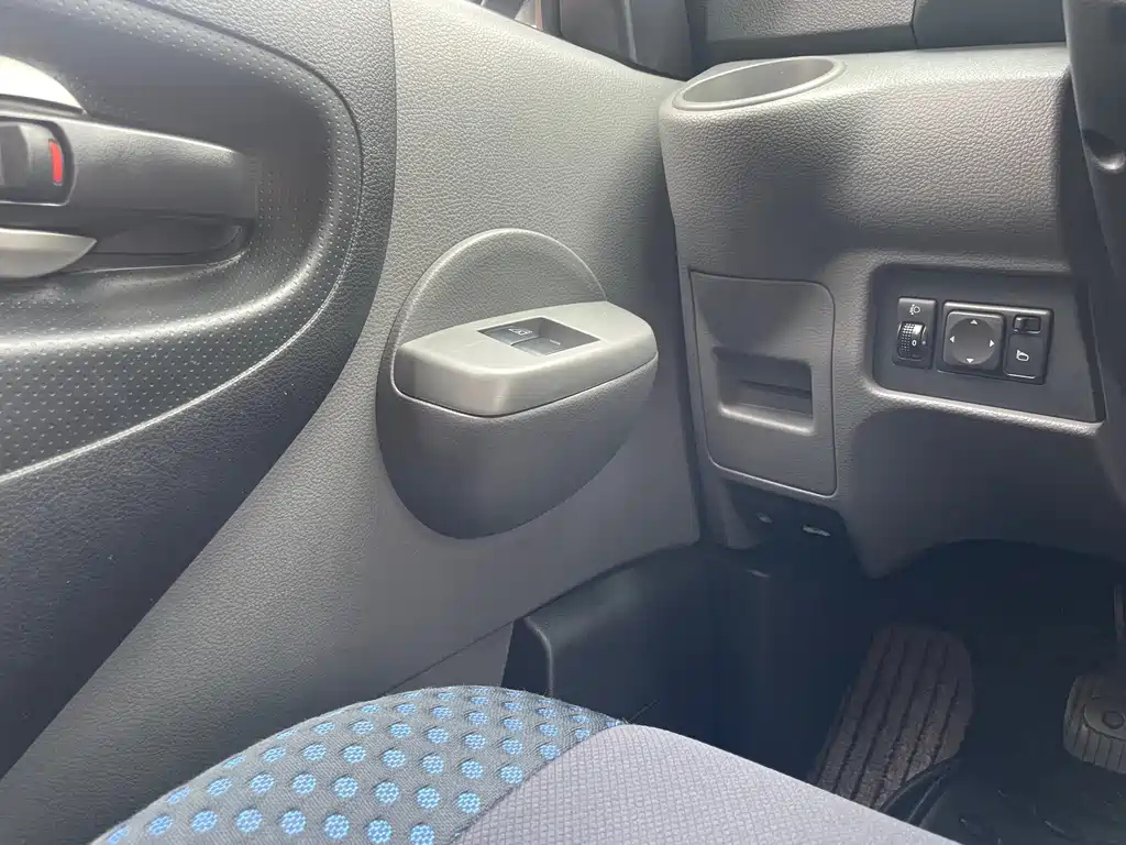NISSAN NV200 2014