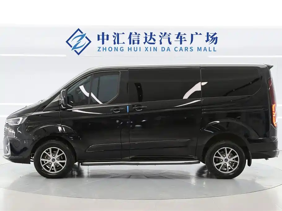 FORD TOUREO 2023