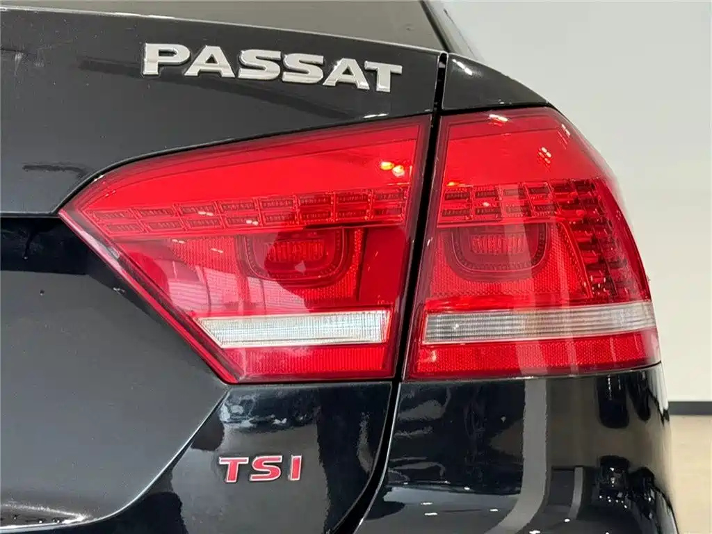 VOLKSWAGEN PASSAT 2015