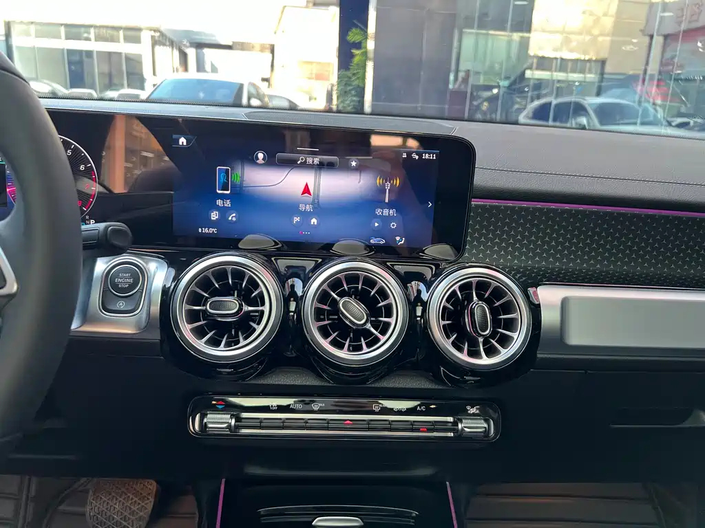 MERCEDES BENZ GLB 2024