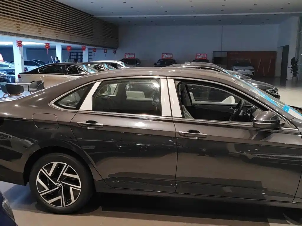 VOLKSWAGEN SAGITAR 2024