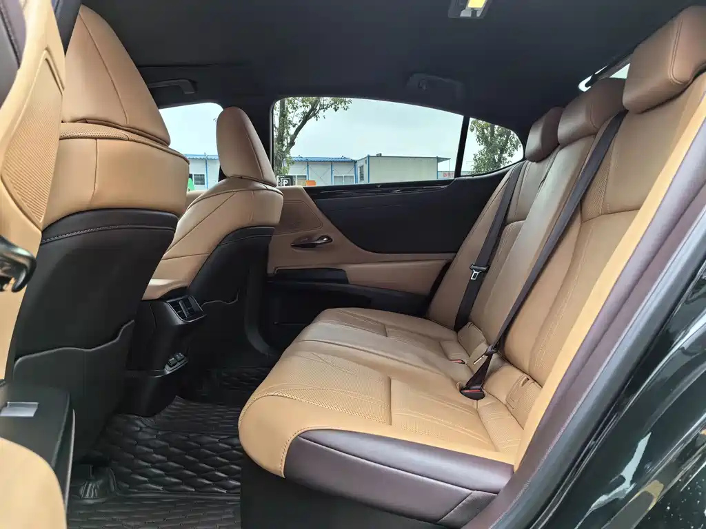LEXUS ES 2020