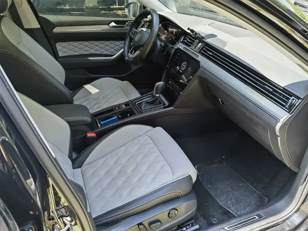 VOLKSWAGEN MAGOTAN 2023