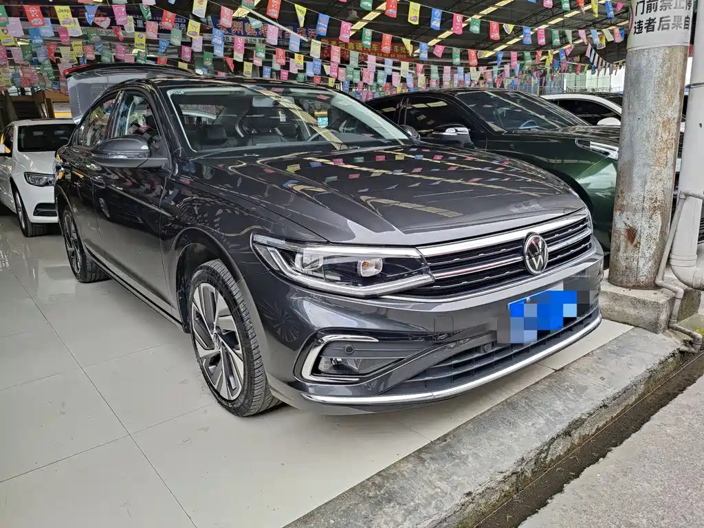 VOLKSWAGEN BORA 2023