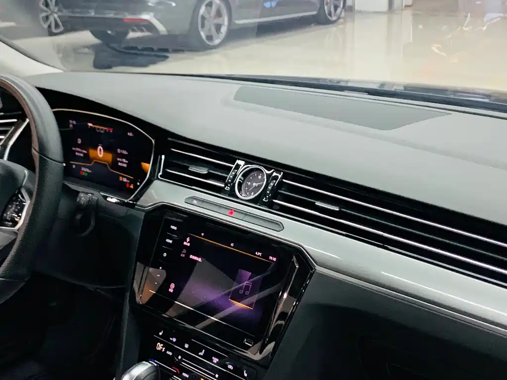 VOLKSWAGEN MAGOTAN 2023