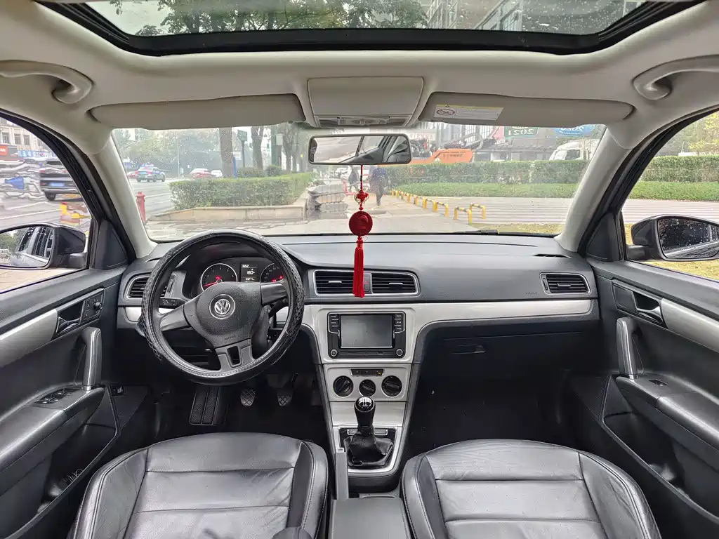 VOLKSWAGEN LAVIDA 2015