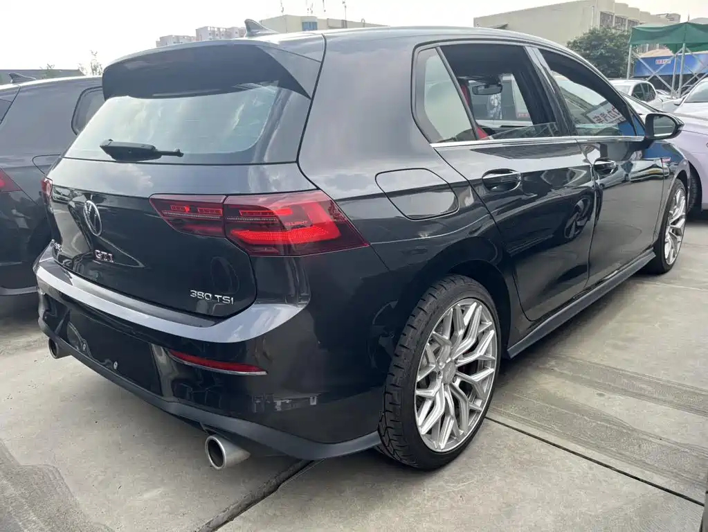 VOLKSWAGEN GOLF GTI 2023