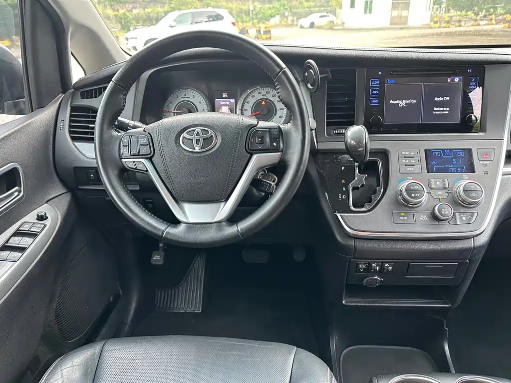 TOYOTA SIENNA 2016