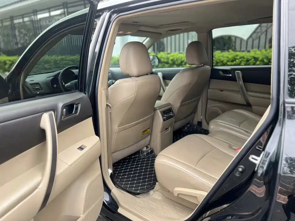 TOYOTA HIGHLANDER 2010